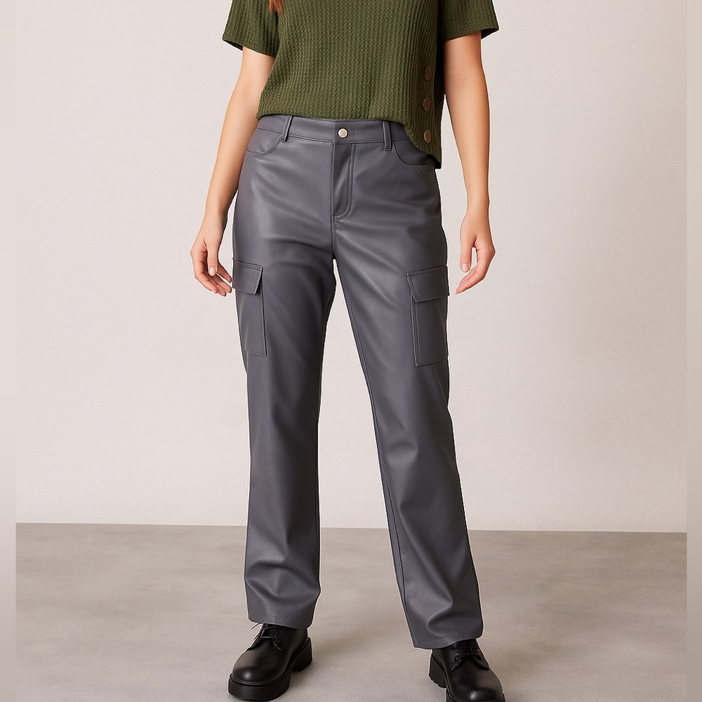 CHARLOTTE RUSSE Jens Cargo Pants Women’s 🩶Size M🩶 Faux Leather Gray color